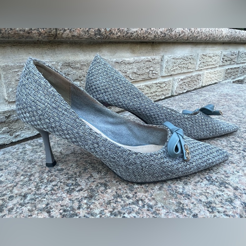 Beautiful heels, worn a couple of times.